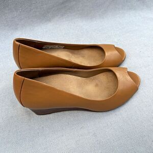 Vionic Womens 7 Brown Faux Leather Wedge Peep Toe Slip On Solid Heels